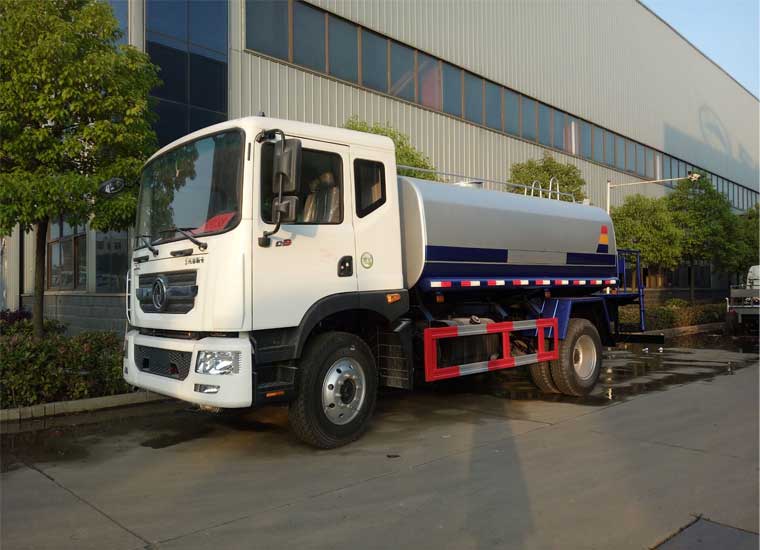 東風多利卡10灑水車
