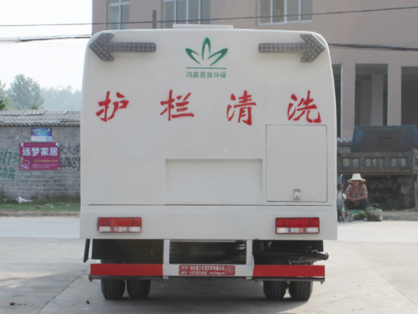 東風(fēng)多利卡護(hù)欄清洗車