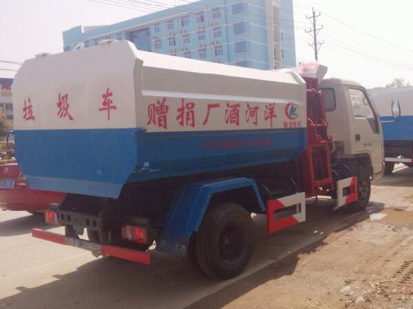 福田小卡3噸自裝卸式垃圾車